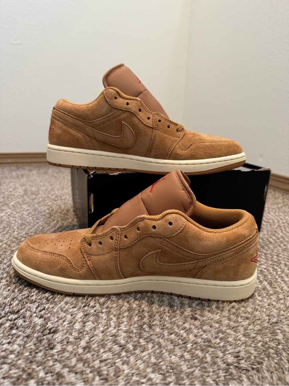 Jordan 1 Low SE "Flax/Varsity Red/White" - Picture 2 of 7
